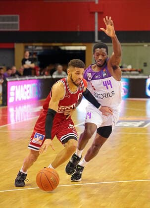 08.01.2022, xovx, Basketball 1. Bundesliga, easy Credit BBL, JobStairs Gießen 46ers - BG Göttingen v.l. Kendale McCullum (Gießen 46ers), Kamar Baldwin (BG Göttingen) Gießen Sporthalle Ost Hessen Deutschland (DE)