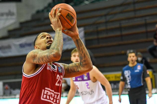 Philipp Fayne 16. Spieltag, Basketball Bundesliga, Basketball Saison 2021 2022, Deutschland, easyCredit BBL, Germany, Giessen 46ers, giessen rot, Herren, Jobstairs GIESSEN 46ers - BG Göttingen, Männer, Göttingen in weiß - lila