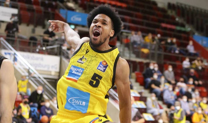 Ludwigsburg , Basketball easycredit BBL Bundesliga . MHP Riesen Ludwigsburg vs. medi Bayreuth , Justin Simon ( Riesen )