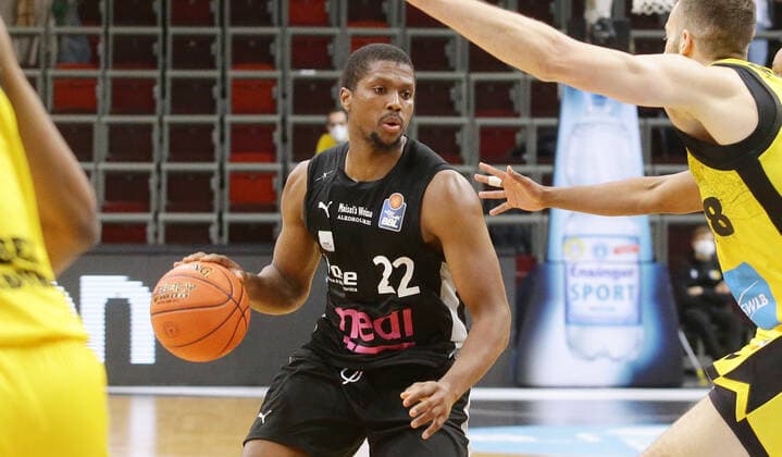 Ludwigsburg , Basketball easycredit BBL Bundesliga . MHP Riesen Ludwigsburg vs. medi Bayreuth , Cameron Wells ( Bayreuth )
