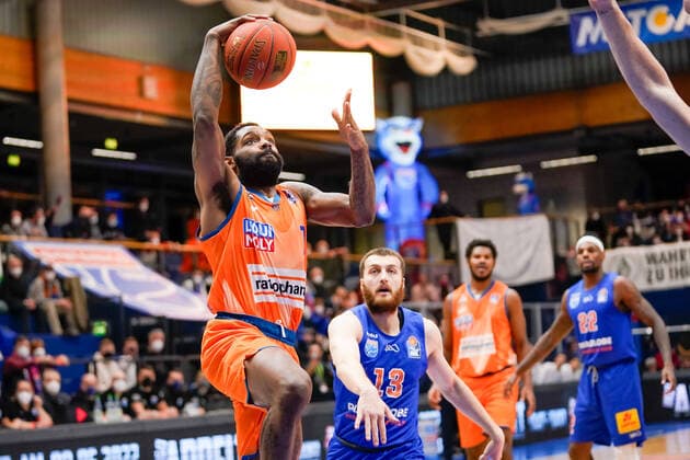 Sindarius Thornwell (Ulm, 7), Radii Caisin (MBC, 13), Syntainics MBC vs. Ratiopharm Ulm, Basketball Bundesliga, Maenner, 2021 2022, 14. Spieltag, , 08.01.2022, Syntainics MBC vs. Ratiopharm Ulm, Basketball Bundesliga, Maenner, 2021 2022, 14. Spieltag, , 08.01.2022, Weissenfels Copyright: xEibner-Pressefoto EckehardxSchulzx EP_EER
