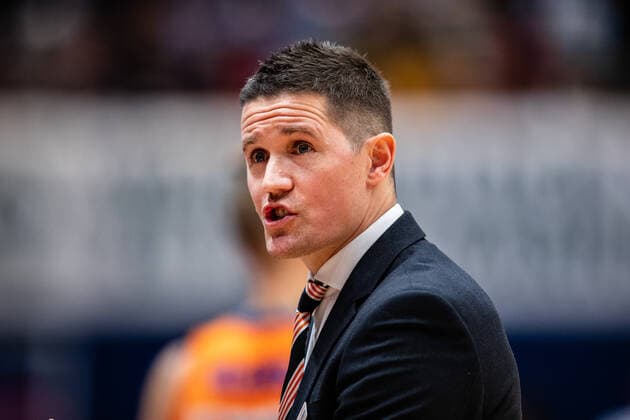 BB-1BL Syntainics MBC - Ratiopharm Ulm Trainer Jaka Lakovic (Ratiopharm Ulm) waehrend der Begegnung Saison 2021-2022 (Herren) in der EasyCredit Bundesliga zwischen Syntainics MBC und Ratiopharm Ulm in der Stadthalle Weissenfels am 8. January 2022 in Weissenfels, Sachsen Anhalt, Deutschland