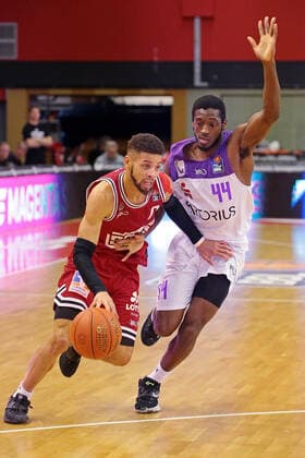 08.01.2022, xovx, Basketball 1. Bundesliga, easy Credit BBL, JobStairs Gießen 46ers - BG Göttingen v.l. Kendale McCullum (Gießen 46ers), Kamar Baldwin (BG Göttingen) Gießen Sporthalle Ost Hessen Deutschland (DE)