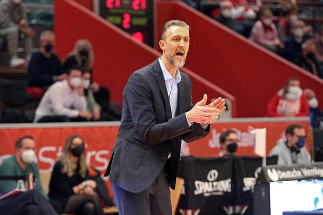 08.01.2022, xovx, Basketball 1. Bundesliga, easy Credit BBL, JobStairs Gießen 46ers - BG Göttingen Trainer Pete Strobl (Gießen 46ers) Gießen Sporthalle Ost Hessen Deutschland (DE)