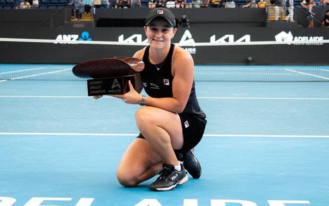 Mandatory Credit: Photo by Rob Prange Shutterstock (12683876ab) Ashleigh Barty of Australia with the champions trophy after the final of the 2022 Adelaide International WTA, Tennis Damen 500 tennis tournament Adelaide International, Tennis, Memorial Drive Tennis Centre, Adelaide, Australia - 09 Jan 2022 Adelaide International, Tennis, Memorial Drive Tennis Centre, Adelaide, Australia - 09 Jan 2022  Copyright: xRobxPrange Shutterstockx 12683876ab