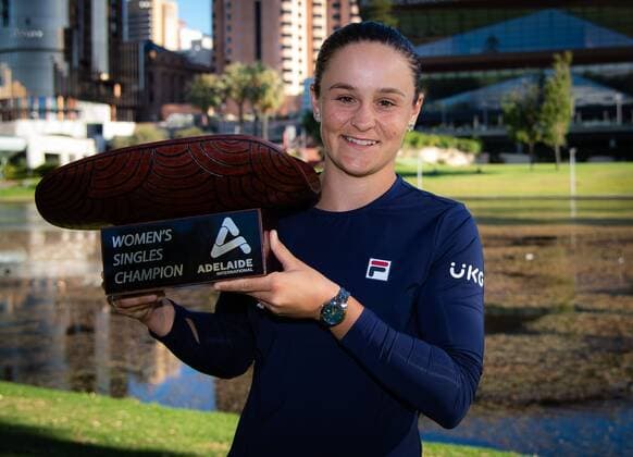 Mandatory Credit: Photo by Rob Prange Shutterstock (12683876ai) Ashleigh Barty of Australia poses with her champions trophy after the final of the 2022 Adelaide International WTA, Tennis Damen 500 tennis tournament Adelaide International, Tennis, Memorial Drive Tennis Centre, Adelaide, Australia - 09 Jan 2022 Adelaide International, Tennis, Memorial Drive Tennis Centre, Adelaide, Australia - 09 Jan 2022  Copyright: xRobxPrange Shutterstockx 12683876ai