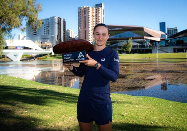 Mandatory Credit: Photo by Rob Prange Shutterstock (12683876aj) Ashleigh Barty of Australia poses with her champions trophy after the final of the 2022 Adelaide International WTA, Tennis Damen 500 tennis tournament Adelaide International, Tennis, Memorial Drive Tennis Centre, Adelaide, Australia - 09 Jan 2022 Adelaide International, Tennis, Memorial Drive Tennis Centre, Adelaide, Australia - 09 Jan 2022  Copyright: xRobxPrange Shutterstockx 12683876aj