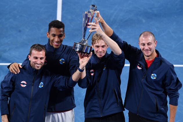 TENNIS ATP, Tennis Herren CUP, Team Canada hold up the ATP Cup trophy following their win over Team Spain in the ATP Cup Final on Day 9 of the ATP Cup tennis tournament at Ken Rosewall Arena in Sydney, Sunday, January 9, 2022. ( NO ARCHIVING, EDITORIAL USE ONLY, NO USE IN BOOKS WITHOUT CONSENT SYDNEY NSW AUSTRALIA  Copyright: xDEANxLEWINSx 20220109001611997032