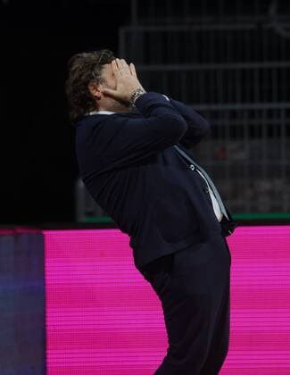 Fassungslosigkeit . . . Bayerns - Head Coach Andrea TRINCHIERI. Basketball, FC Bayern - Chemnitz, am 9.01.2022, Basketball Bundesliga, FC Bayern München Basketball - Niners Chemnitz, Saison 2021-2022, in Muenchen, A U D I D O M E, Deutschland. Quelle Copyright Credit : Oryk HAIST