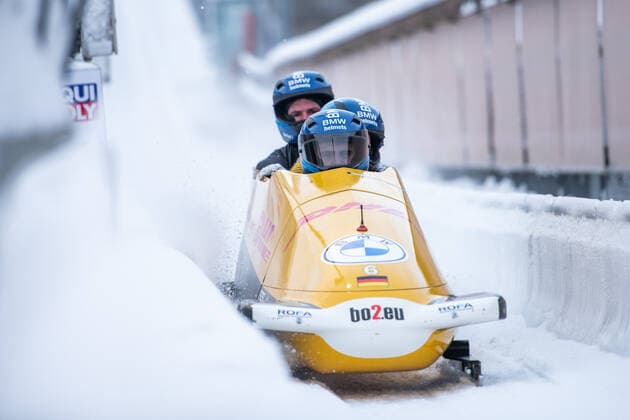 Bilder des Jahres 2022, Sport 01 Januar Sport Themen der Woche KW01 Christoph Hafer, Michael Salzer, Christian Hammers, Tobias Schneider (Deutschland) im Ziel, GER, IBSF Weltcup Winterberg, Viererbob, 09.01.2022, Saison 2021 2022 GER, IBSF Weltcup Winterberg, Viererbob, 09.01.2022, Saison 2021 2022 *** Christoph Hafer, Michael Salzer, Christian Hammers, Tobias Schneider Germany at the finish, GER, IBSF World Cup Winterberg, four-man bobsleigh, 09 01 2022, season 2021 2022 GER, IBSF World Cup Winterberg, four-man bobsleigh, 09 01 2022, season 2021 2022 Copyright: xEibner Memmlerx EP_MMR