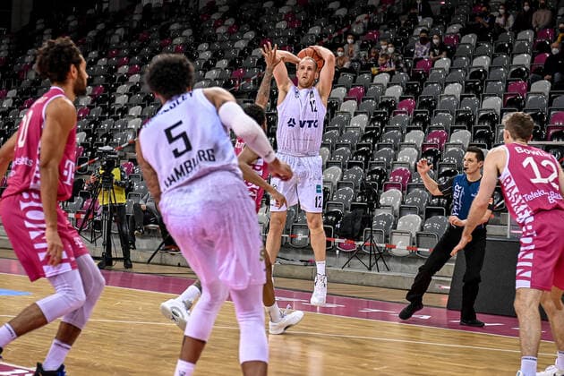 easyCredit BBL, Telekom Baskets Bonn vs. Hamburg Towers, 09.01.2022 Seth Hinrichs (Hamburg Towers 12), easyCredit BBL, Telekom Baskets Bonn vs. Hamburg Towers am 09.01.2022 im Telekom Dome Bonn, Bonn (Nordrhein-Westfalen) Copyright: xBEAUTIFULxSPORTS Mueller-Laschetx