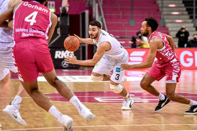 easyCredit BBL, Telekom Baskets Bonn vs. Hamburg Towers, 09.01.2022 Maximilian DiLeo (Hamburg Towers 3), easyCredit BBL, Telekom Baskets Bonn vs. Hamburg Towers am 09.01.2022 im Telekom Dome Bonn, Bonn (Nordrhein-Westfalen) Copyright: xBEAUTIFULxSPORTS Mueller-Laschetx