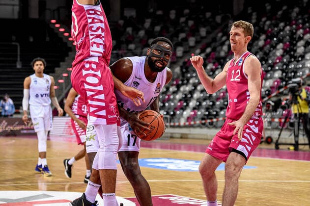 easyCredit BBL, Telekom Baskets Bonn vs. Hamburg Towers, 09.01.2022 Eddy Edigin (Hamburg Towers 17), easyCredit BBL, Telekom Baskets Bonn vs. Hamburg Towers am 09.01.2022 im Telekom Dome Bonn, Bonn (Nordrhein-Westfalen) Copyright: xBEAUTIFULxSPORTS Mueller-Laschetx