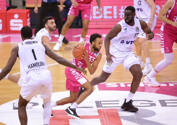 Parker Jackson-Cartwright Telekom Baskets Bonn vs. Hamburg Towers easyCredit BBL 1. Bundesliga , Saison 2021 2022 , Hauptrunde 16. Spieltag