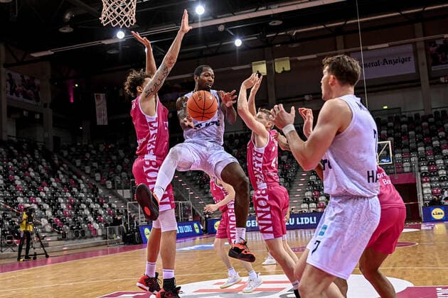 easyCredit BBL, Telekom Baskets Bonn vs. Hamburg Towers, 09.01.2022 Zachary Brown (Hamburg Towers 1), easyCredit BBL, Telekom Baskets Bonn vs. Hamburg Towers am 09.01.2022 im Telekom Dome Bonn, Bonn (Nordrhein-Westfalen) Copyright: xBEAUTIFULxSPORTS Mueller-Laschetx
