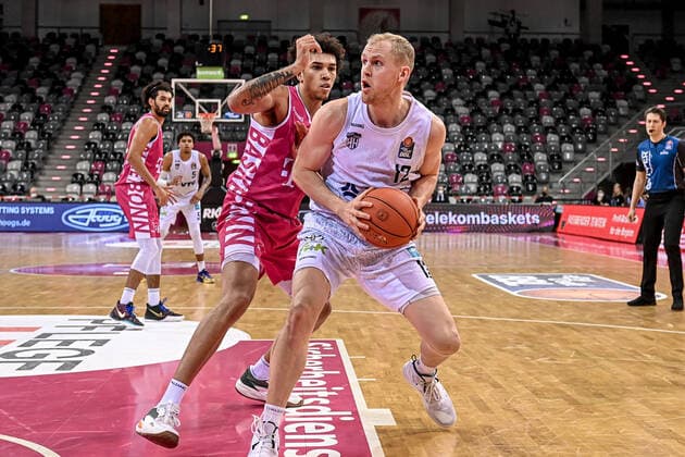 easyCredit BBL, Telekom Baskets Bonn vs. Hamburg Towers, 09.01.2022 Seth Hinrichs (Hamburg Towers 12), easyCredit BBL, Telekom Baskets Bonn vs. Hamburg Towers am 09.01.2022 im Telekom Dome Bonn, Bonn (Nordrhein-Westfalen) Copyright: xBEAUTIFULxSPORTS Mueller-Laschetx