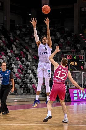 easyCredit BBL, Telekom Baskets Bonn vs. Hamburg Towers, 09.01.2022 Caleb Homesley (Hamburg Towers 5), easyCredit BBL, Telekom Baskets Bonn vs. Hamburg Towers am 09.01.2022 im Telekom Dome Bonn, Bonn (Nordrhein-Westfalen) Copyright: xBEAUTIFULxSPORTS Mueller-Laschetx