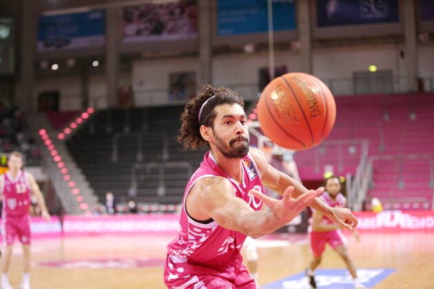 Jeremy Morgan Telekom Baskets Bonn vs. Hamburg Towers , Serie easyCredit BBL 1. Bundesliga , Saison 2021 2022 , Hauptrunde 16. Spieltag