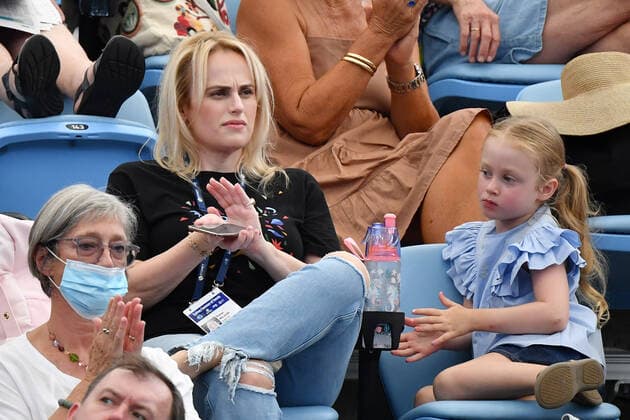 SYDNEY TENNIS CLASSIC, Actor Rebel Wilson sits in the stands during the Jordan Thompson of Australia match against Marcos Giron of the USA on Day 1 of the Sydney Tennis Classic at Sydney Olympic Park in Sydney, Monday, January 10, 2022. ( NO ARCHIVING, EDITORIAL USE ONLY, NO USE IN BOOKS WITHOUT CONSENT SYDNEY NSW AUSTRALIA  Copyright: xDEANxLEWINSx 20220110001612244474