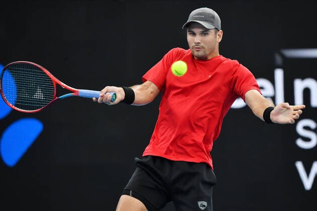 SYDNEY TENNIS CLASSIC, Marcos Giron of the USA in action during his match against Jordan Thompson of Australia on Day 1 of the Sydney Tennis Classic at Sydney Olympic Park in Sydney, Monday, January 10, 2022. ( NO ARCHIVING, EDITORIAL USE ONLY, NO USE IN BOOKS WITHOUT CONSENT SYDNEY NSW AUSTRALIA  Copyright: xDEANxLEWINSx 20220110001612245620