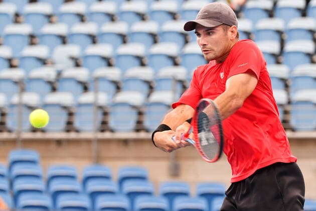 SYDNEY TENNIS CLASSIC, Marcos Giron of the USA in action during his match against Jordan Thompson of Australia on Day 1 of the Sydney Tennis Classic at Sydney Olympic Park in Sydney, Monday, January 10, 2022. ( NO ARCHIVING, EDITORIAL USE ONLY, NO USE IN BOOKS WITHOUT CONSENT SYDNEY NSW AUSTRALIA  Copyright: xDEANxLEWINSx 20220110001612245771