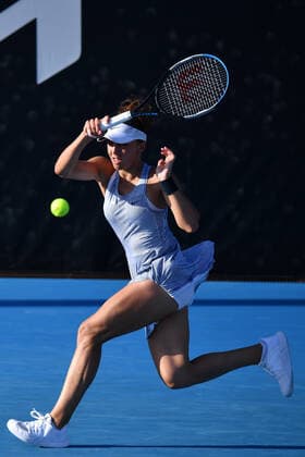SYDNEY TENNIS CLASSIC, Jaqueline Cristian of Romania in action during her match against Priscilla Hon of Australia on Day 1 of the Sydney Tennis Classic at Sydney Olympic Park in Sydney, Monday, January 10, 2022. ( NO ARCHIVING, EDITORIAL USE ONLY, NO USE IN BOOKS WITHOUT CONSENT SYDNEY NSW AUSTRALIA  Copyright: xDEANxLEWINSx 20220110001612252055