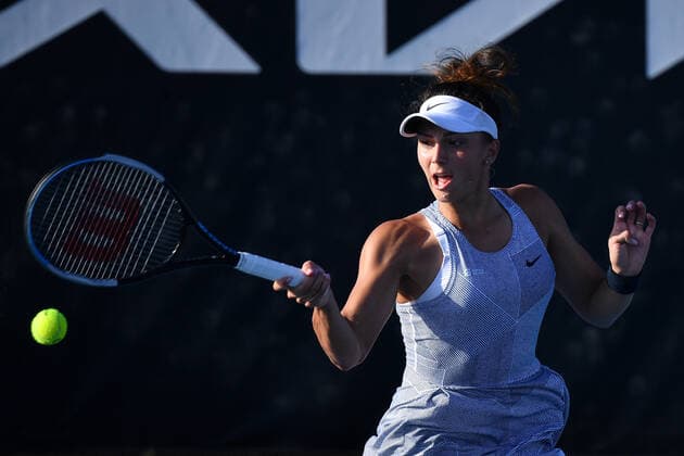 SYDNEY TENNIS CLASSIC, Jaqueline Cristian of Romania in action during her match against Priscilla Hon of Australia on Day 1 of the Sydney Tennis Classic at Sydney Olympic Park in Sydney, Monday, January 10, 2022. ( NO ARCHIVING, EDITORIAL USE ONLY, NO USE IN BOOKS WITHOUT CONSENT SYDNEY NSW AUSTRALIA  Copyright: xDEANxLEWINSx 20220110001612252076