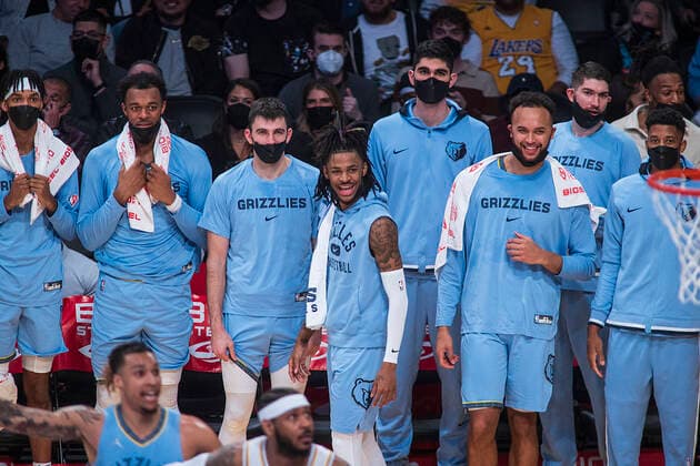 January 9, 2022, Los Angeles, California, USA: Players of the Memphis Grizzlies celebrate their lead during their NBA, Basketball Herren, USA game against the Los Angeles Lakers on Sunday January 9, 2022 at Crypto.com Arena in Los Angeles, California. PI Los Angeles USA - ZUMAp124 20220109_zaa_p124_046 Copyright: xJAVIERxROJASx