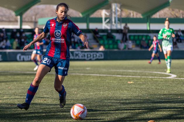 Real Betis Women v Levante UD Women, Primera Division Femenina, Seville, Spain Seville, Spain. 09th, January 2022. Paula Tomas (20) of Levante UD Women seen during the Primera Division Femenina match between Real Betis Women and Levante UD Women at Luis del Sol Sports City in Seville. Seville Andalusia Spain  Copyright: xGonzalesxPhoto MarioxDiazxRaserox