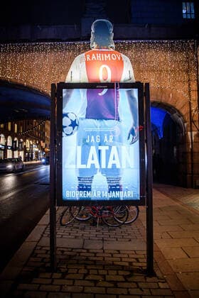 220110 Reklamskylt utanför biograf Rigoletto efter att biopremiären av filmen Jag är Zlatan blivit inställd den 10 januari 2022 i Stockholm. Copyright: SIMONxHASTEGARD BB220110SH002