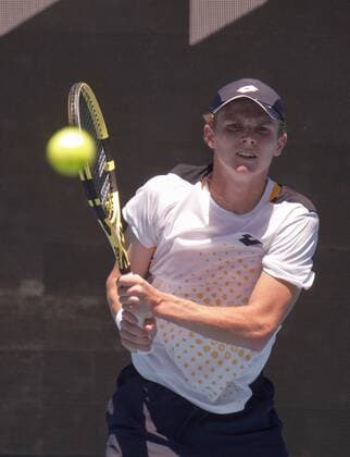 TENNIS AUSTRALIAN OPEN QUALIFIER, Jesper de Jong of Holland hits a backhand against Akira Santillan of Australia during their Australian Open Qualifying match at Kia Arena in Melbourne Park, Melbourne, Tuesday, January 11, 2022. ( NO ARCHIVING, EDITORIAL USE ONLY, NO USE IN BOOKS WITHOUT CONSENT Melbourne VIC AUSTRALIA  Copyright: xLUISxASCUIx 20220111001612467750