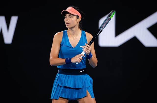 Mandatory Credit: Photo by Rob Prange Shutterstock (12750372di) Emma Raducanu of Great Britain in action during the first round at the 2022 Sydney Tennis Classic WTA, Tennis Damen 500 tennis tournament Sydney Tennis Classic, Day 2, Tennis, Olympic Park, Sydney, Australia - 11 Jan 2022 Sydney Tennis Classic, Day 2, Tennis, Olympic Park, Sydney, Australia - 11 Jan 2022 Copyright: xRobxPrange Shutterstockx 12750372di