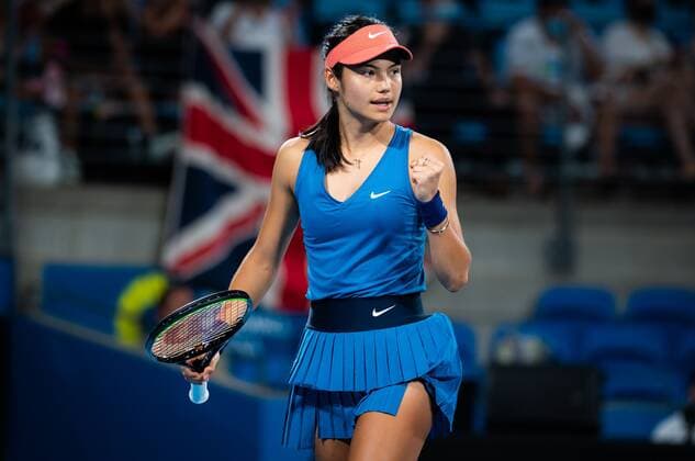 Mandatory Credit: Photo by Rob Prange Shutterstock (12750372ea) Emma Raducanu of Great Britain in action during the first round at the 2022 Sydney Tennis Classic WTA, Tennis Damen 500 tennis tournament Sydney Tennis Classic, Day 2, Tennis, Olympic Park, Sydney, Australia - 11 Jan 2022 Sydney Tennis Classic, Day 2, Tennis, Olympic Park, Sydney, Australia - 11 Jan 2022 Copyright: xRobxPrange Shutterstockx 12750372ea