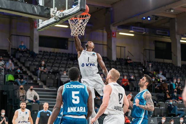Treffer von Zach Brown (Hamburg Towers 1) Hamburg Towers vs. Turk Telekom Ankara, Basketball, Eurocup, Gruppenphase, Spieltag 9, Saison 2021 2022, 11.01.2022 Marcel von Fehrn Hamburg Towers vs. Turk Telekom Ankara, Basketball, Eurocup, Gruppenphase, Spieltag 9, Saison 2021 2022, 11.01.2022 Hamburg Copyright: xEibnerxPressefoto MarcelxvonxFehrnx EP_MFN