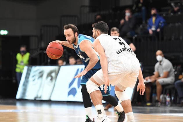 Basketball I Herren I Saison 2021-2022 I Eurocup I 9. Spieltag I Hamburg Towers - TURK TELEKOM ANKARA I 11.01.2022 Can Ogut (44, TURK TELEKOM ANKARA) gegen Maximilian DiLeo ( 3, Shooting Guard, Hamburg Towers) Hamburg edel-optics.de Arena Hamburg Deutschland Copyright: xLobeca Hannigx