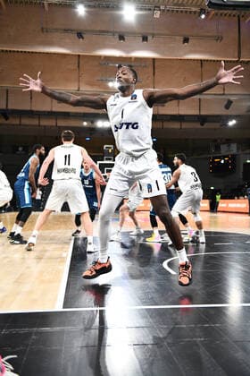 Basketball I Herren I Saison 2021-2022 I Eurocup I 9. Spieltag I Hamburg Towers - TURK TELEKOM ANKARA I 11.01.2022 Zachary Brown ( 1, Small Forward, Hamburg Towers) Hamburg edel-optics.de Arena Hamburg Deutschland Copyright: xLobeca Hannigx