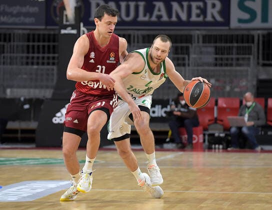 11.01.2022, xemx, Basketball Euroleague, FC Bayern Muenchen - Zalgiris Kaunas emspor, v.l. Zan Mark Sisko (FC Bayern Basketball), Lukas Lekavicius (Zalgiris Kaunas) Muenchen