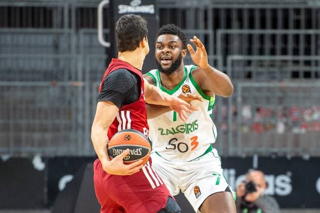 Vladimir Lucic 11 (FC Bayern), Josh Nebo 7 (Zalgiris Kaunas), FC Bayern Basketball vs. Zalgiris Kaunas, Euroleague, 11.01.2022 Muenchen Bayern Deutschland
