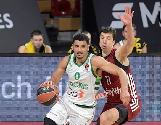 11.01.2022, xemx, Basketball Euroleague, FC Bayern Muenchen - Zalgiris Kaunas emspor, v.l. Tai Webster (Zalgiris Kaunas), Vladimir Lucic (FC Bayern Basketball) Muenchen
