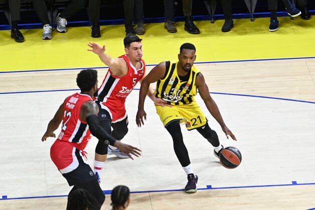 Dyshawn Pierre of Fenerbahce Beko Istanbul and Hassan Martin (12) , Giannoulis Larentzakis (5) of Olympiacos Piraeus during the Turkish Airlines Euroleague Basketball match between Fenerbahce Beko Istanbul and Olympiacos Piraeus at Ulker Arena in Istanbul , Turkey on January 11, 2022. ( Photo : Seskimphoto ) 