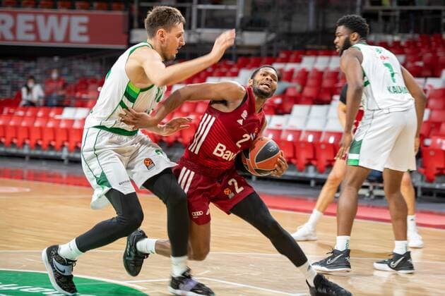 Janis Strelnieks 32 (Zalgiris Kaunas), Corey Walden 2 (FC Bayern), FC Bayern Basketball vs. Zalgiris Kaunas, Euroleague, 11.01.2022 Muenchen Bayern Deutschland