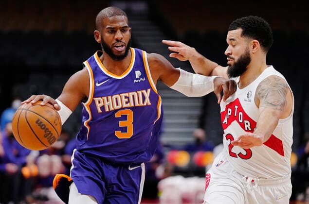 Sport Bilder des Tages January 11, 2022, Toronto, ON, CANADA: Phoenix Suns guard Chris Paul (3) protects the ball from Toronto Raptors guard Fred VanVleet (23) during first half NBA, Basketball Herren, USA basketball action in Toronto on Tuesday, January 11, 2022. Canada News - January 11, 2022  - ZUMAc35_ 20220111_zaf_c35_047 Copyright: xFrankxGunnx