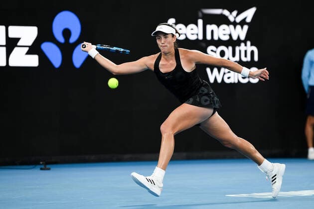 SYDNEY, AUSTRALIA - JANUARY 12: Garbine Muguruza of Spain plays a forehand during the Sydney Classic Tennis match between Garbine Muguruza of Spain and Ekaterina Alexandrova of Russia at Ken Rosewall Arena on January 12, 2022 in Sydney, Australia. (Photo by Steven Markham Icon Sportswire) TENNIS: JAN 12 Sydney Classic Icon2201120108