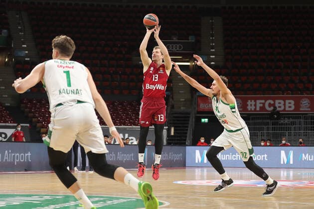 Andreas Obst (Bayern Basketball, 13) punktet GER, FC Bayern Basketball vs. BC Zalgiris Kaunas, Basketball, EuroLeague, Saison 2021 2022, 11.01.2022, GER, FC Bayern Basketball vs. BC Zalgiris Kaunas, Basketball, EuroLeague, Saison 2021 2022, 11.01.2022, Muenchen Copyright: xEIBNER MarcelxEngelbrechtx EP_EER