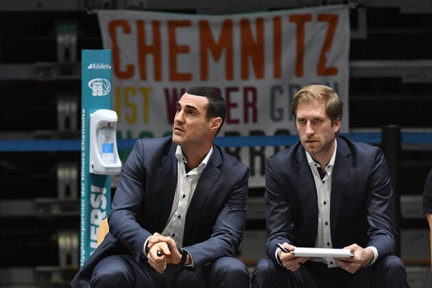Roel Moors (Cheftrainer, Headcoach, BG Goettingen) li. und Olivier Foucart (Assistenztrainer, Assistant Coach, BG Goettingen) re., Niners Chemnitz vs. BG Goettingen, easycredit Basketball Bundesliga, 12.01.2022 Niners Chemnitz vs. BG Goettingen, easycredit Basketball Bundesliga, 12.01.2022 Chemnitz Copyright: xBertxHarzer xEibner-xPressefotox