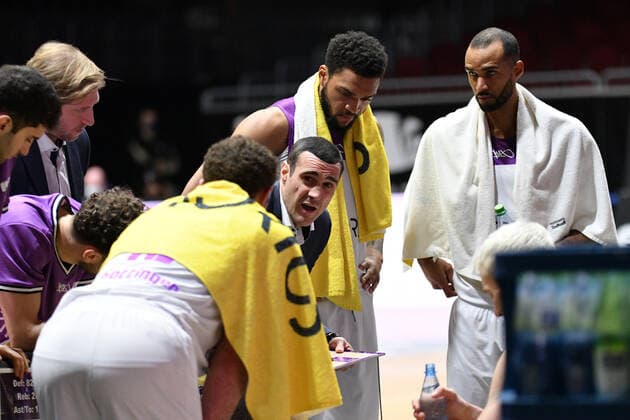 Mannschaft der BG Goettingen, Roel Moors (Cheftrainer, Headcoach, BG Goettingen) Mitte, Niners Chemnitz vs. BG Goettingen, easycredit Basketball Bundesliga, 12.01.2022 Niners Chemnitz vs. BG Goettingen, easycredit Basketball Bundesliga, 12.01.2022 Chemnitz Copyright: xBertxHarzer xEibner-xPressefotox