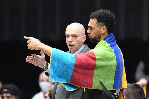Rodrigo Pastore (Trainer, Head Coach, Niners Chemnitz) li. und Trent Lockett (Niners Chemnitz) re., Niners Chemnitz vs. BG Goettingen, easycredit Basketball Bundesliga, 12.01.2022 Niners Chemnitz vs. BG Goettingen, easycredit Basketball Bundesliga, 12.01.2022 Chemnitz Copyright: xBertxHarzer xEibner-xPressefotox