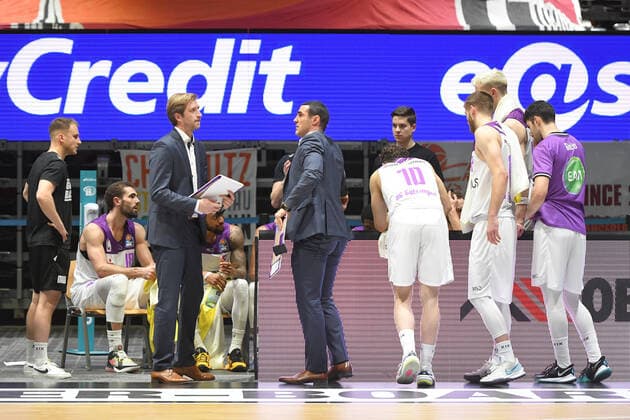 Mannschaft der BG Goettingen frusriert, Niners Chemnitz vs. BG Goettingen, easycredit Basketball Bundesliga, 12.01.2022 Niners Chemnitz vs. BG Goettingen, easycredit Basketball Bundesliga, 12.01.2022 Chemnitz Copyright: xBertxHarzer xEibner-xPressefotox