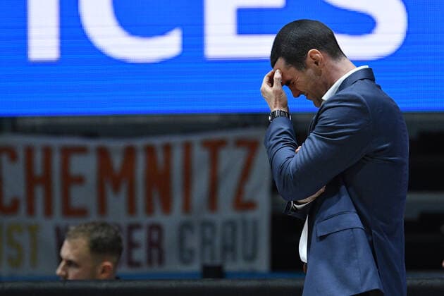 Roel Moors (Cheftrainer, Headcoach, BG Goettingen) frustriert, Niners Chemnitz vs. BG Goettingen, easycredit Basketball Bundesliga, 12.01.2022 Niners Chemnitz vs. BG Goettingen, easycredit Basketball Bundesliga, 12.01.2022 Chemnitz Copyright: xBertxHarzer xEibner-xPressefotox