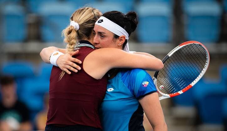 Mandatory Credit: Photo by Rob Prange Shutterstock (12751288ai) Anett Kontaveit of Estonia & Ons Jabeur of Tunisia at the net after Jabeur was forced to retire from the quarter-final of the 2022 Sydney Tennis Classic WTA, Tennis Damen 500 tennis tournament Sydney Tennis Classic, Day 4, Tennis, Olympic Park, Sydney, Australia - 13 Jan 2022 Sydney Tennis Classic, Day 4, Tennis, Olympic Park, Sydney, Australia - 13 Jan 2022  Copyright: xRobxPrange Shutterstockx 12751288ai